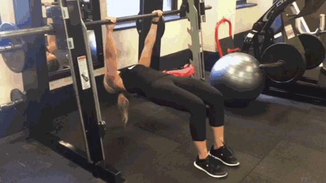 颈椎压迫神经肩背部疼痛,颈肩背部僵硬疼痛是什么原因