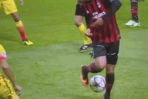 世界足坛十大独门绝技,足坛那些惊艳四座的进球