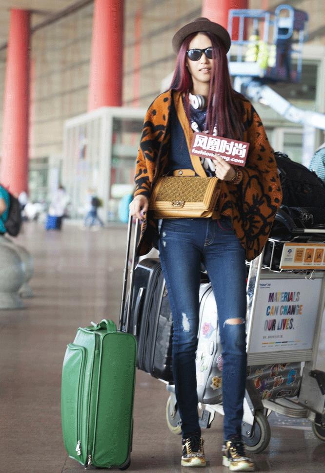 这条礼仪小姐的“迎宾带”,竟然被日日、袁姗姗……抢披上身!