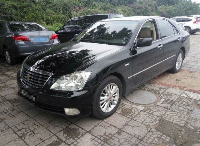 13代半丰田皇冠2.5二手价格,2019年丰田皇冠2.0时尚二手车价格