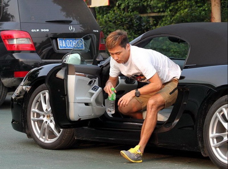 中国足球运动员都开什么车,中国男足球员都开啥车