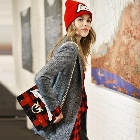 今年火爆的酒神包,复古红酒神包