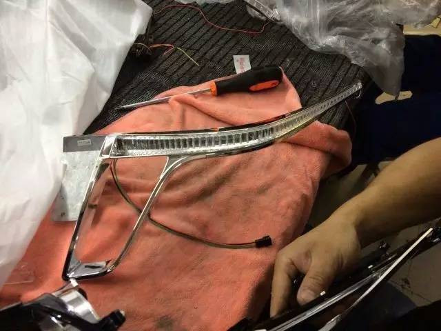 凯迪拉克灯不是竖的吗,凯迪拉克的灯可以关吗