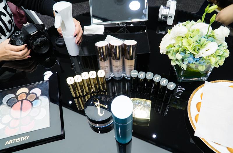 美妆达人悦小舞：带你体验雅姿活肤肌底液