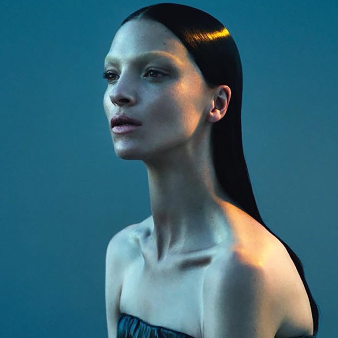 出油严重的敏感肌肤怎么办,肌肤干偏黄用什么护肤品