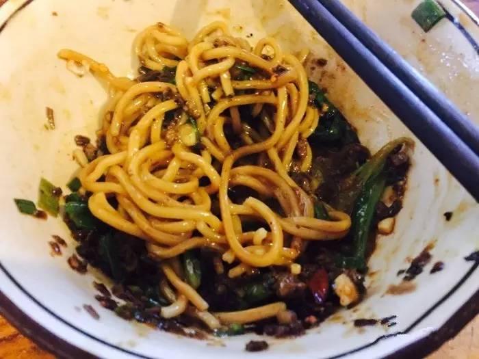 成都的一群面痴,拿出了他们珍藏的42碗好面,服不服吃了就知道