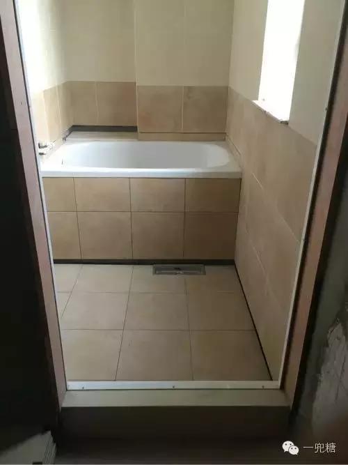 带浴缸三分离卫生间装修效果图,家装优秀案例布置