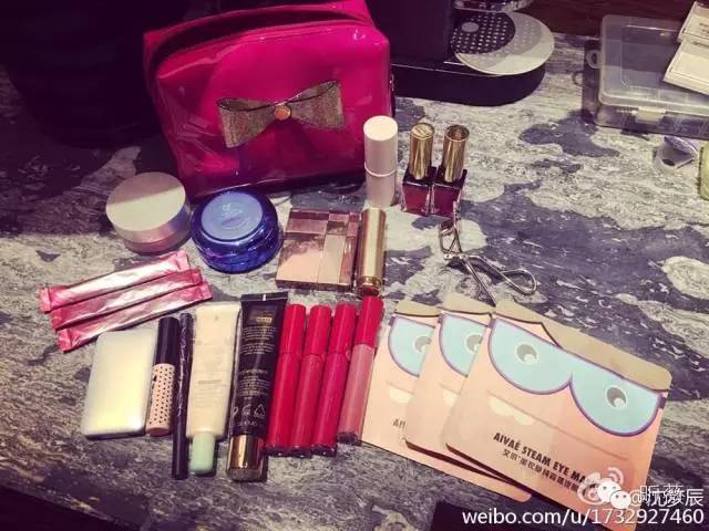 「倒包行动」快来跟橙妹围观女明星包包里的秘密~