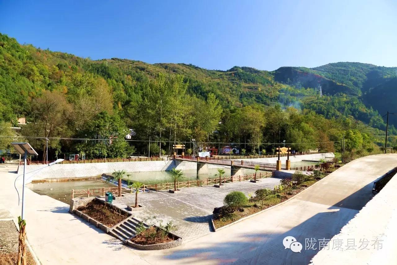 陇南康县杨湾村：团结桥上话幸福