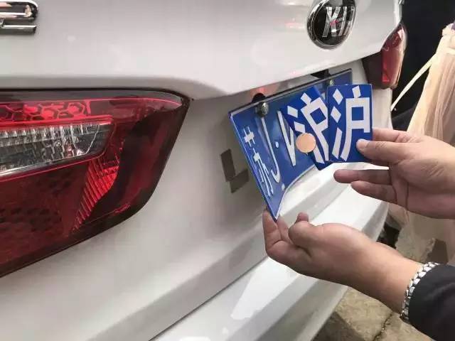 「自掘坟墓」“外牌”秒变“沪牌”上海张江一硕士女白领被拘留