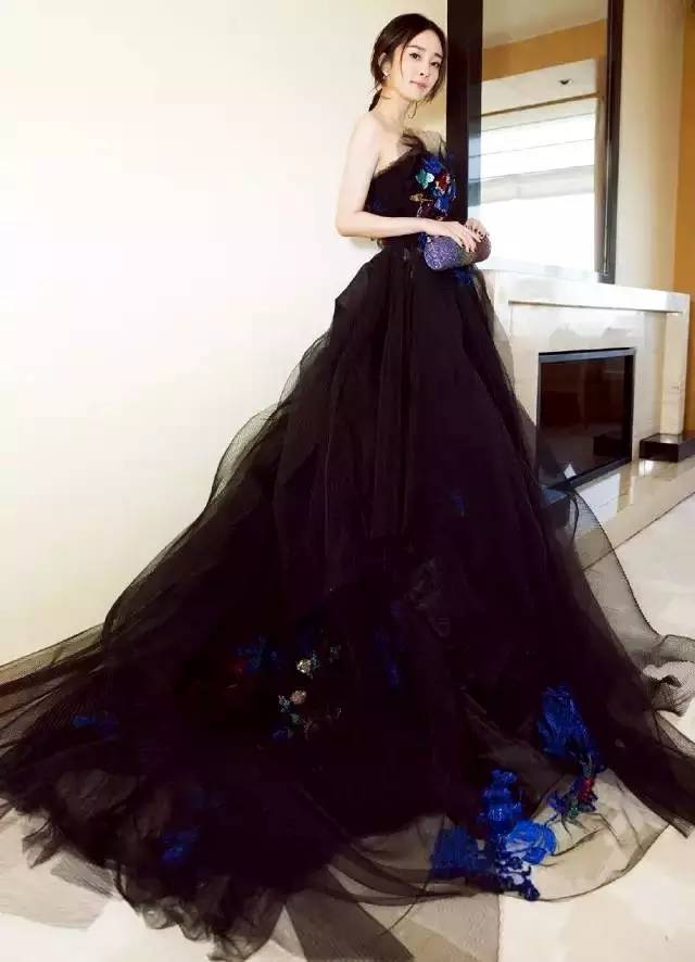 OMG｜单身汪慎入！这样的黑纱弄得我心里好痒痒！