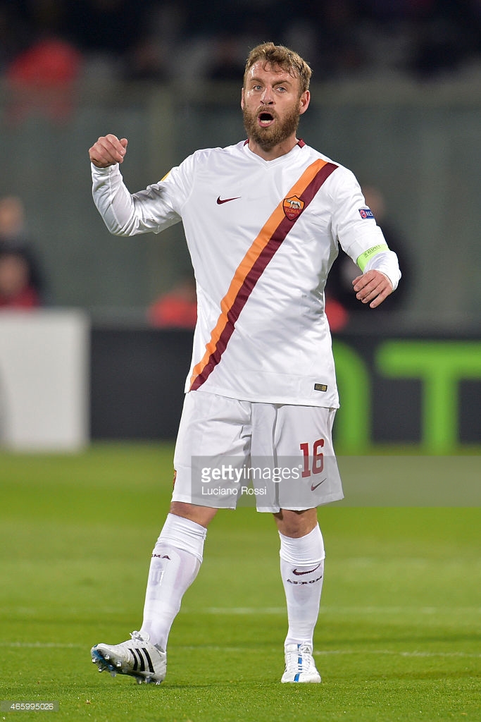 阿迪达斯足球球鞋测评,足球鞋选择nike还是阿迪达斯