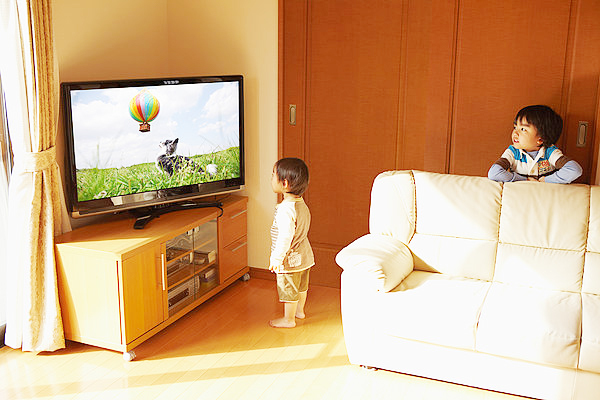 不应该让孩子过早接触电视,最适合儿童使用的电视机