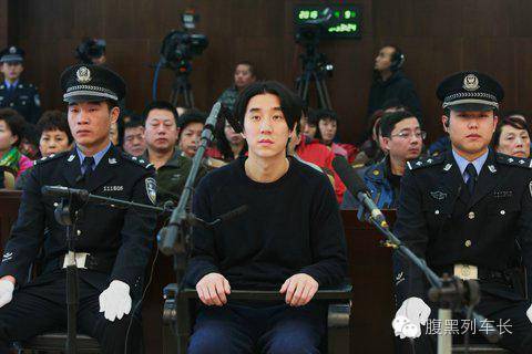 腹黑寿星｜房祖名虎父无犬子龙太子自认花心毒后悄然复出