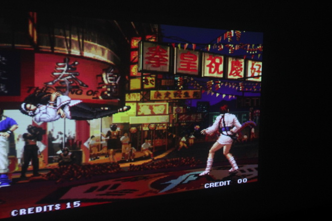 大屏幕+游戏手柄，神画投影电视成办公室新宠