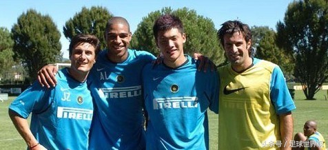 中国球员们无法复制的老照片王大雷为国米守门于海并肩魔力鸟