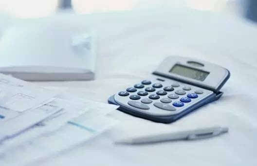 员工生病住院期间如何向公司请假,员工生病请假了工资怎么算