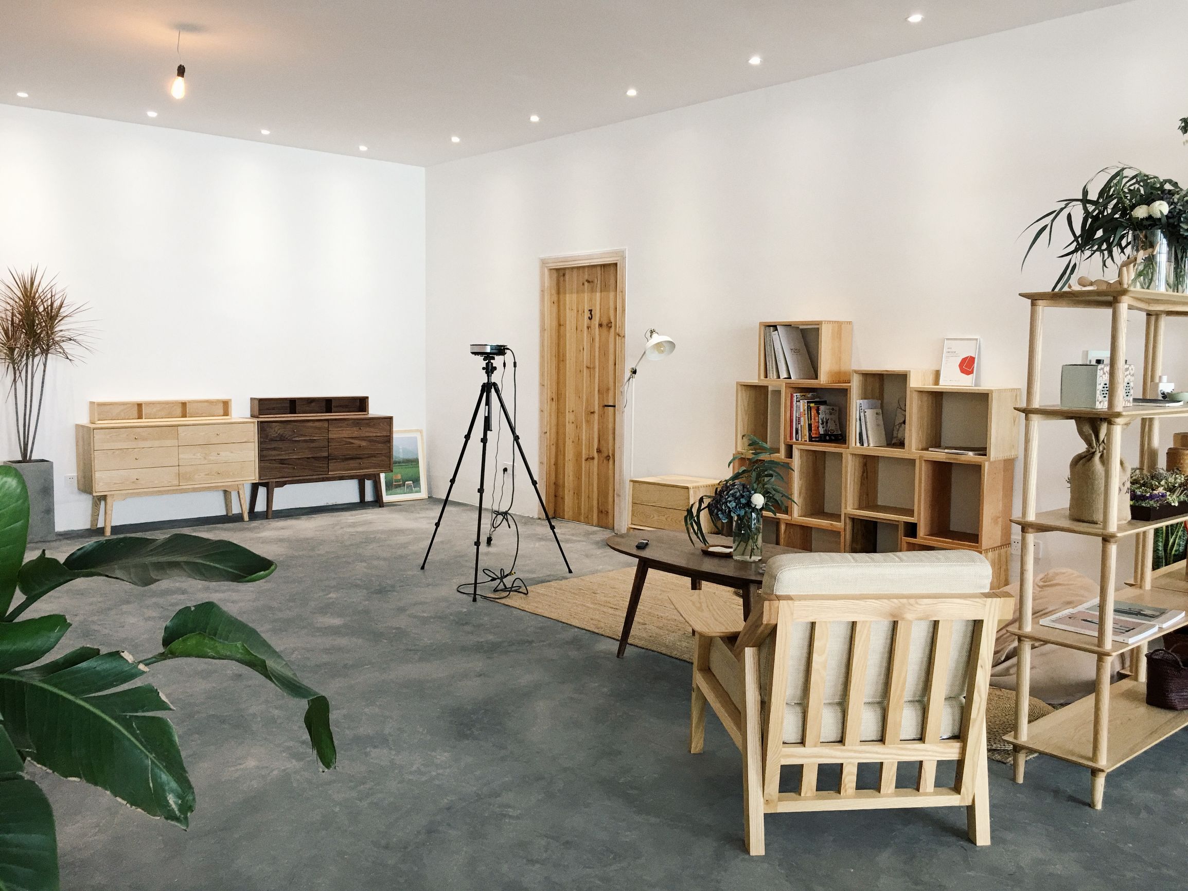 独立设计师与老木匠在最美的海景工房里创办原创家具品牌