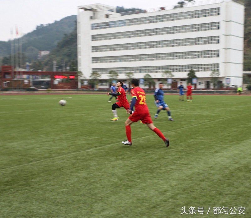 交流互鉴促提升,互相交流增友谊诗词