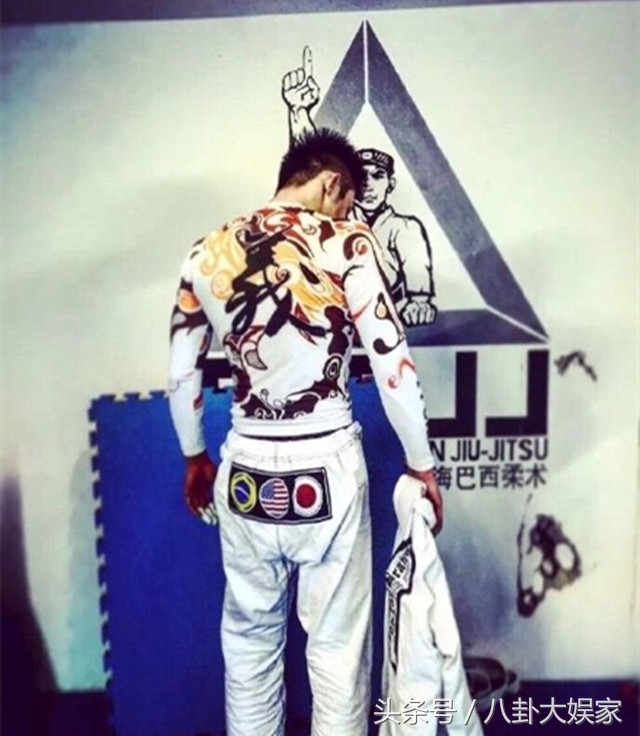 张艺兴可爱，千玺俏皮，蒋劲夫man爆，运动系男神你心水哪款？