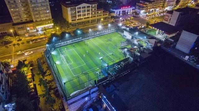 成都最爽看足球比赛的地方,成都凤凰山专业足球场看球攻略