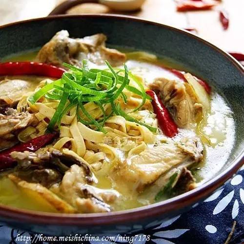 正宗热鸡汤的做法,自加热鸡汤的做法