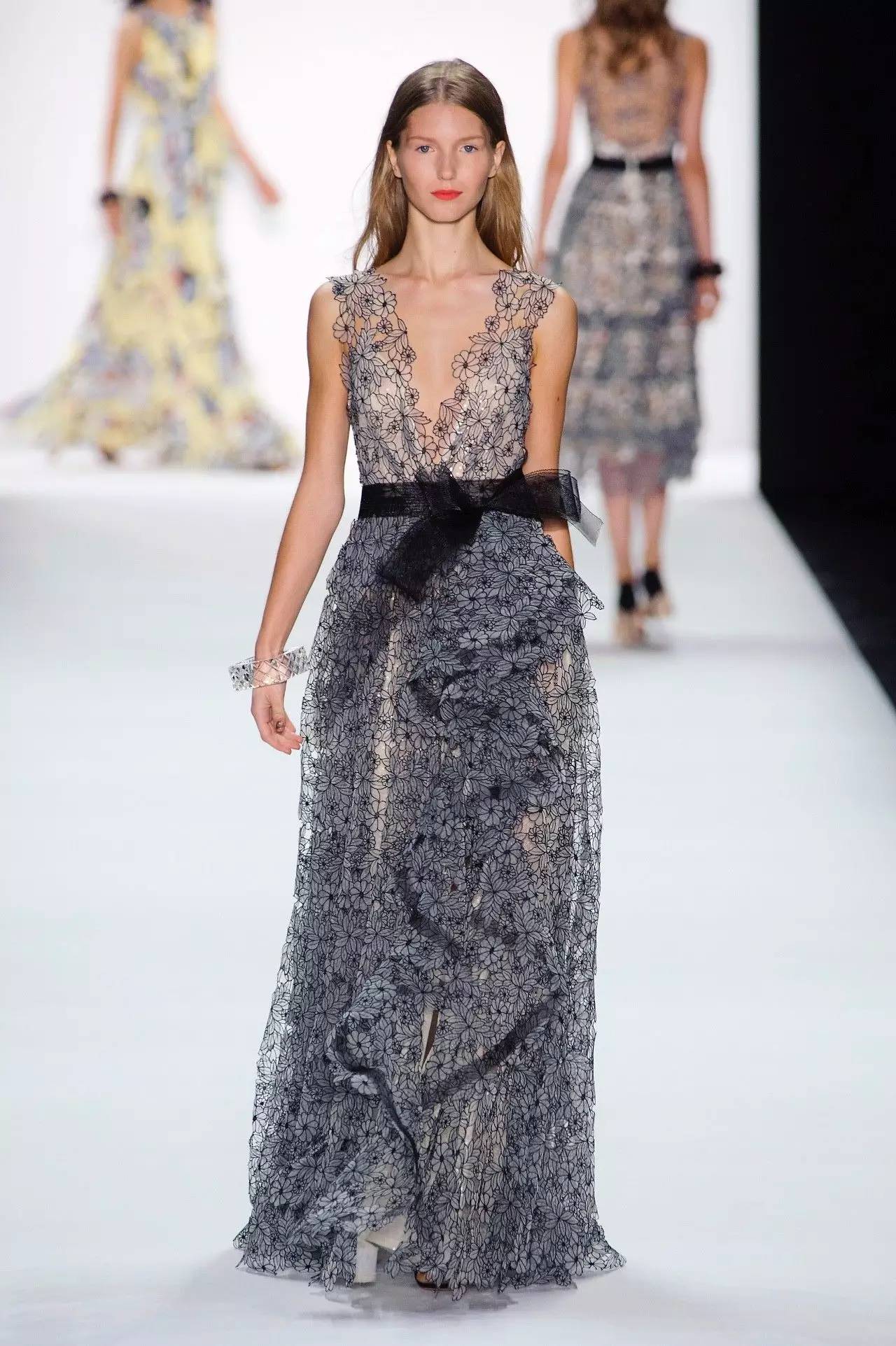 OMG｜单身汪慎入！这样的黑纱弄得我心里好痒痒！