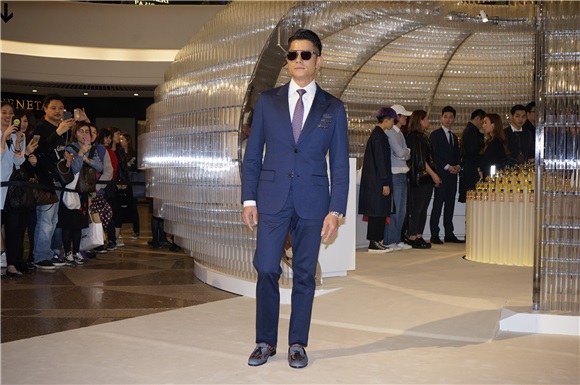 〈Yes香港现场〉林嘉欣喜爱自己买包称：更有满足感