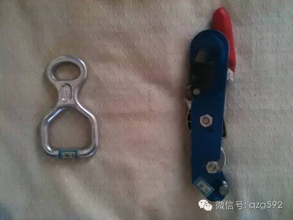 目前最好用的绳索下降器,学生学习绳索下降技巧的学习意义