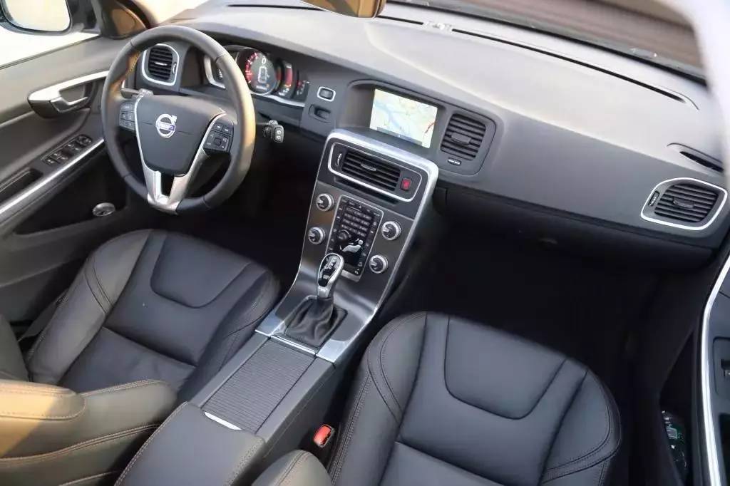 进口沃尔沃v60新款试驾,沃尔沃v60深度试驾