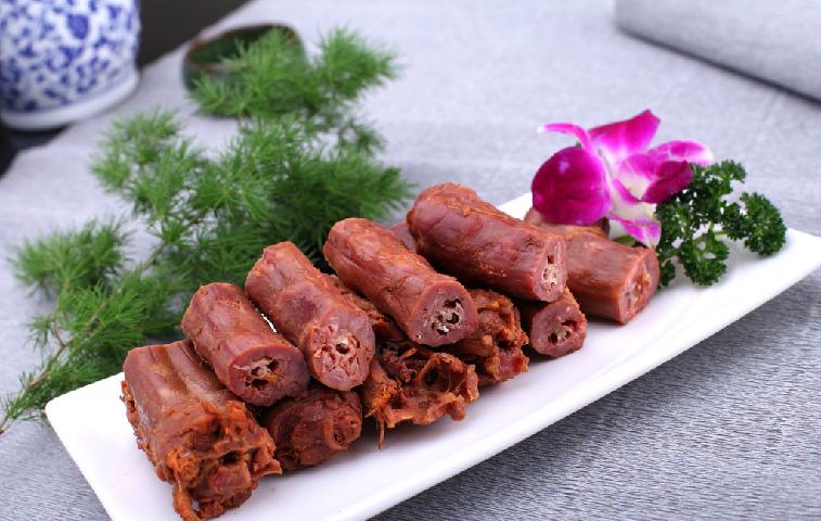 靠一根鸭脖发家，营业额近四十个亿