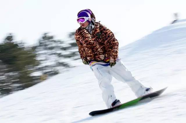 这才是雪天正确的打开方式,这才是下雪天滑雪的正确打开方式