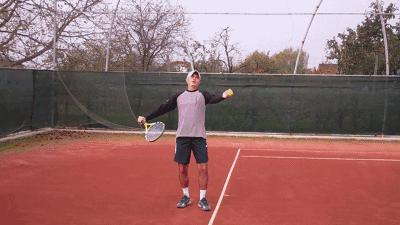 手抛球怎么抛才不违例,怎样抛球做到抛的球稳定