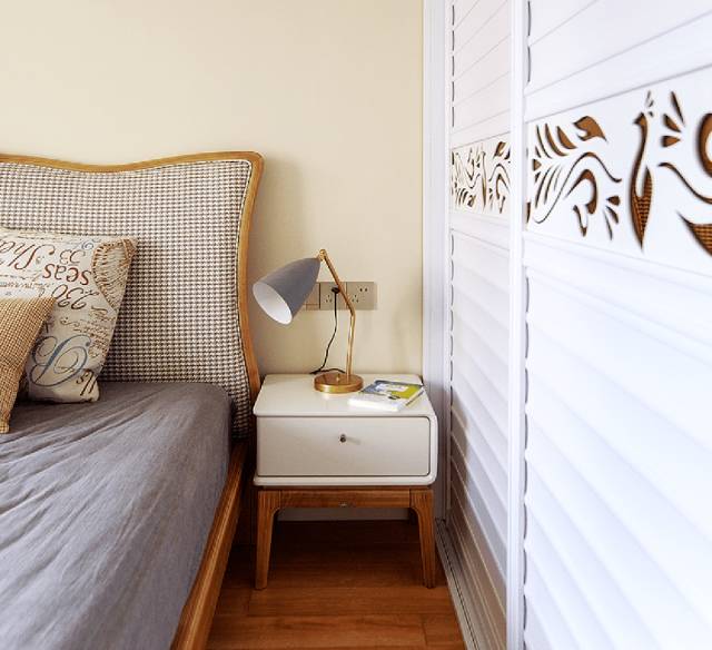 电视隔断墙现代轻奢小户型,客厅与餐厅隔断双面电视柜图