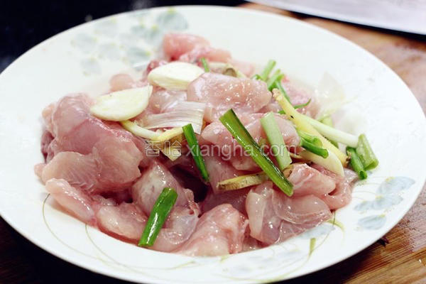 剔鱼片的教程,鱼片的切法剔除鱼刺视频