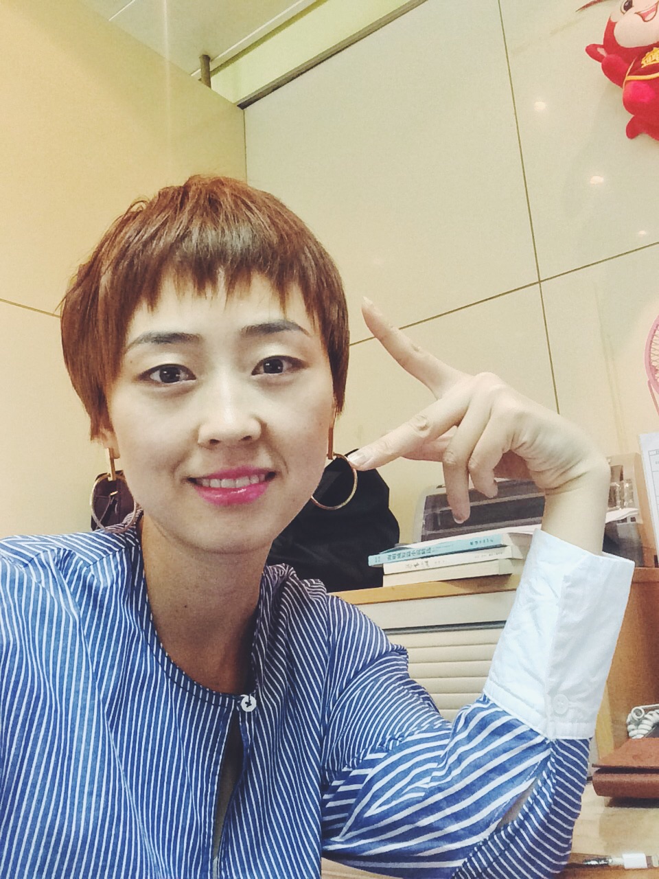 女生自己剪短发失败了,女生剪短发为什么没人接受