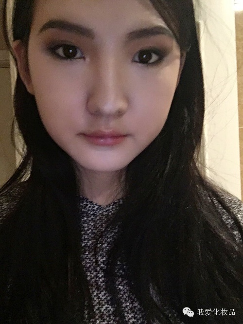 教你画最简单的妆,教大家画一枚超自然的烟熏妆