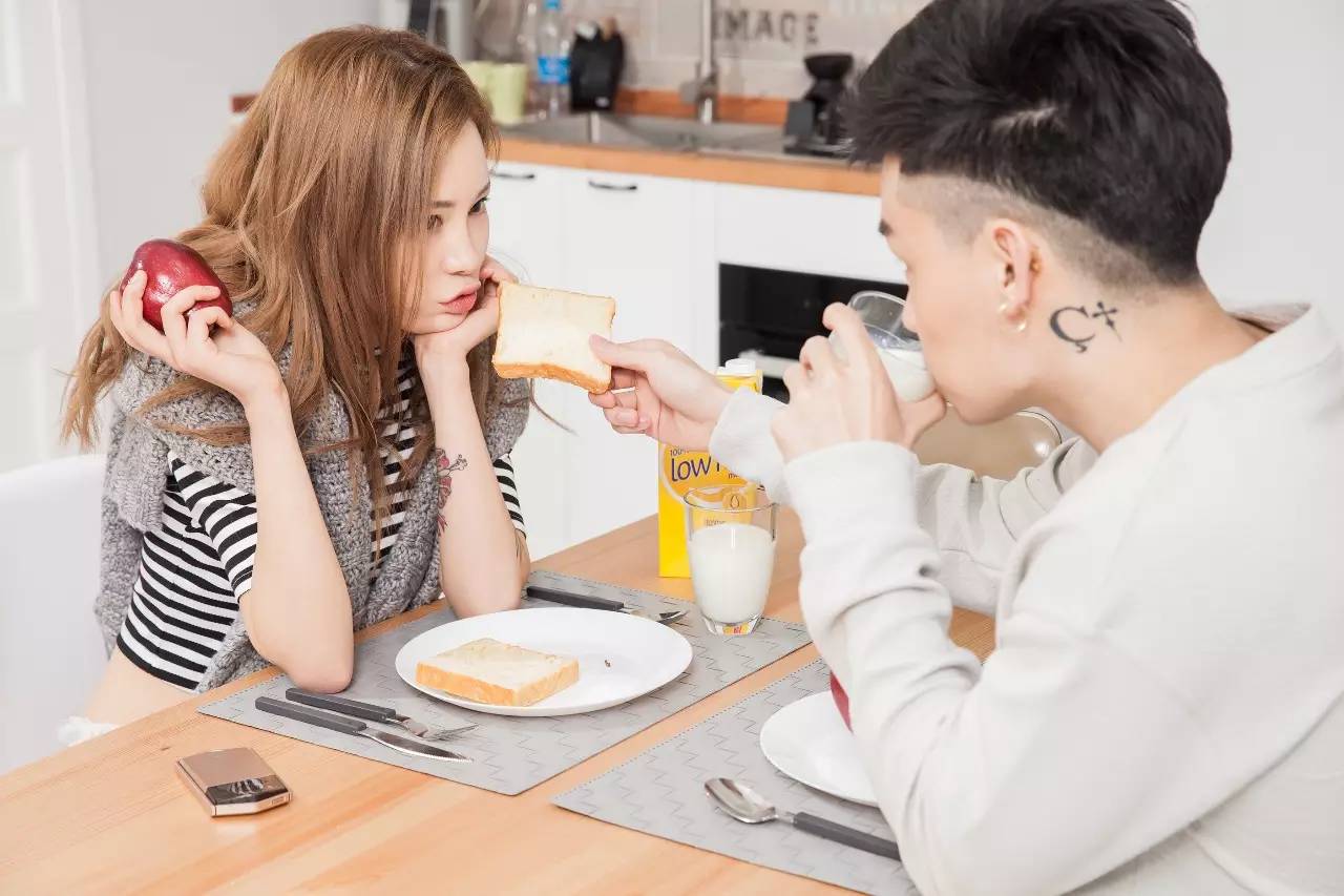 TR敢爱|男朋友不会拍照？这种秀恩爱方法最方便快捷！