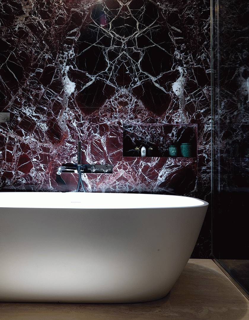 「设计师俱乐部」随意用350美元的碟子盛载食物，披上3500美元浴袍的奢华酒店，你感受过了吗？