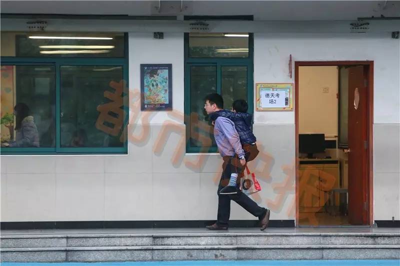 杭州两万中小学生周末“杀入”数学杯赛考场，据说只有1%的人才能借此敲开民办初中大门