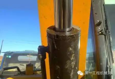 千斤顶液压油缸漏油怎么办,液压油缸顶部漏油怎么解决