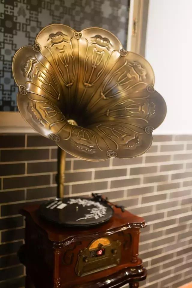 闇插彴澶氳倝鑺卞洯椁愬巺,澶氳倝妞嶇墿椁愬惂