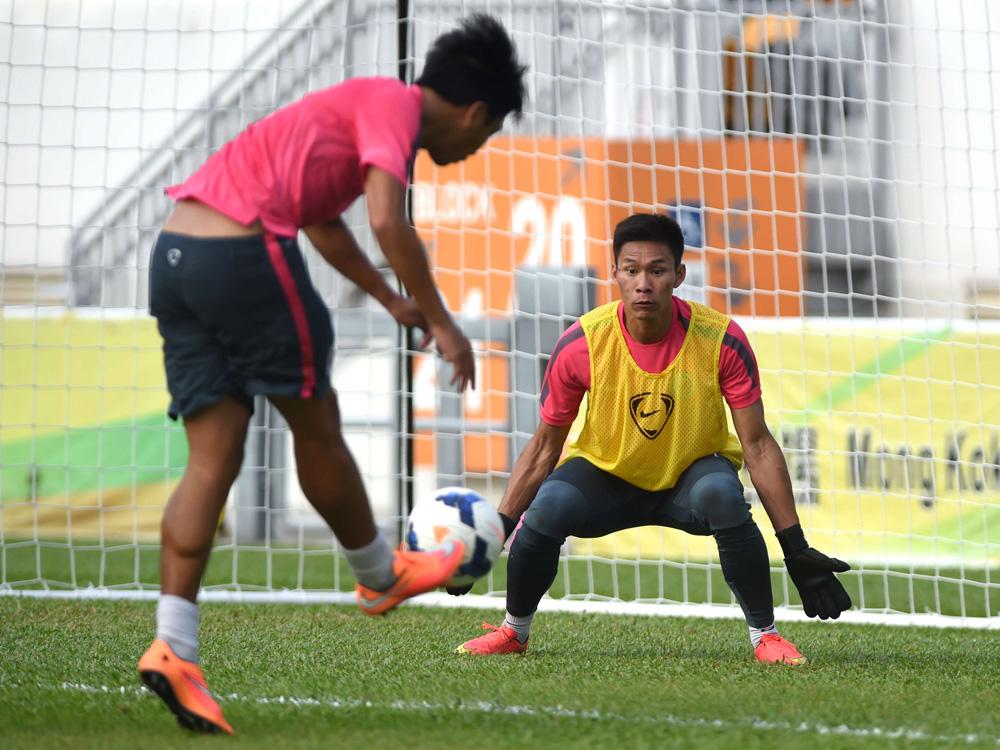 传奇门将助力国足惊险晋级18强,新加坡门将助国足进世预赛十八强