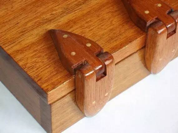 真正的紫檀树,真正的紫檀木材