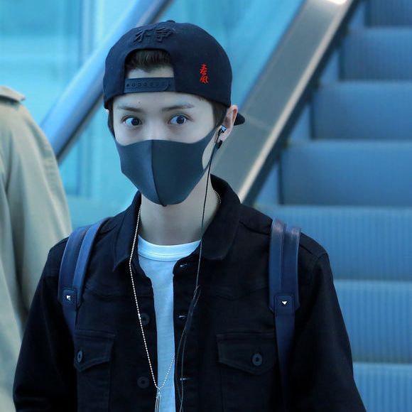鹿晗刘诗诗易烊千玺杂志,鹿晗口罩防雾霾吗