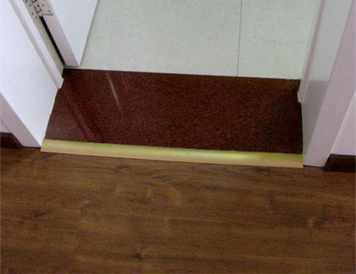 门开关蹭地板怎么调节,门推开会摩擦地板怎么处理