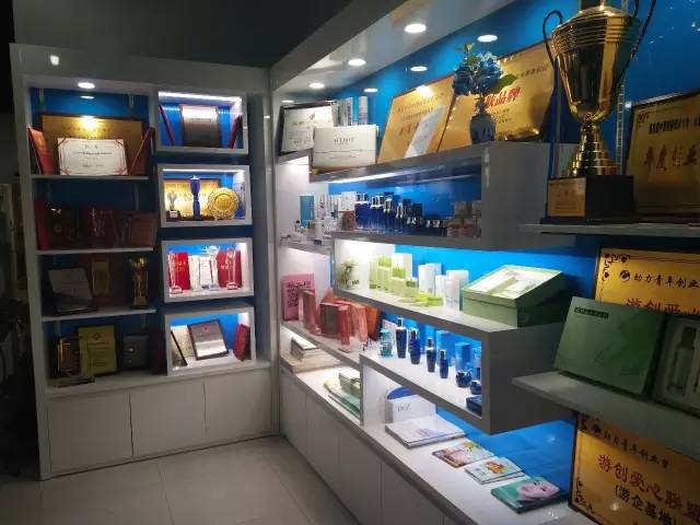 “微商”博士曾建华：浮夸才能活