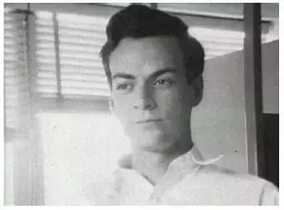 谢耳朵只服他一个，又玩原*弹子**又是办画展