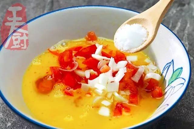 西红柿牛奶鸡蛋卷,早餐西红柿鸡蛋卷做法