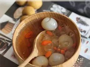 龙眼加枸杞能治近视吗,龙眼枸杞泡水治疗近视吗